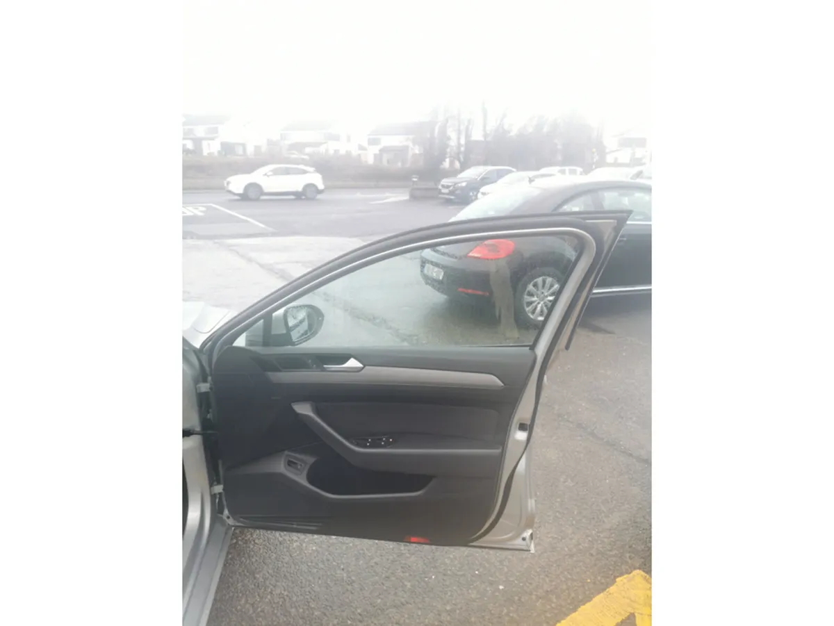 Volkswagen Passat 1.6 TDI BLUEMOTION 120PS 4DR - Image 2