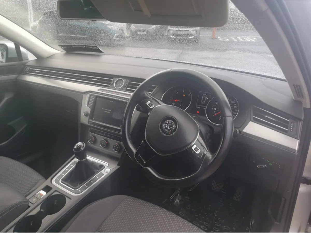 Volkswagen Passat 1.6 TDI BLUEMOTION 120PS 4DR - Image 4