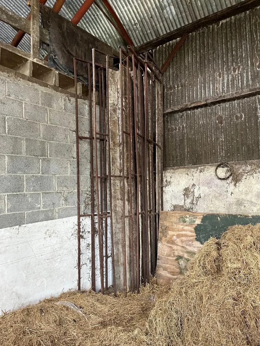 Sheep gates and walkthrough feeders - Image 1