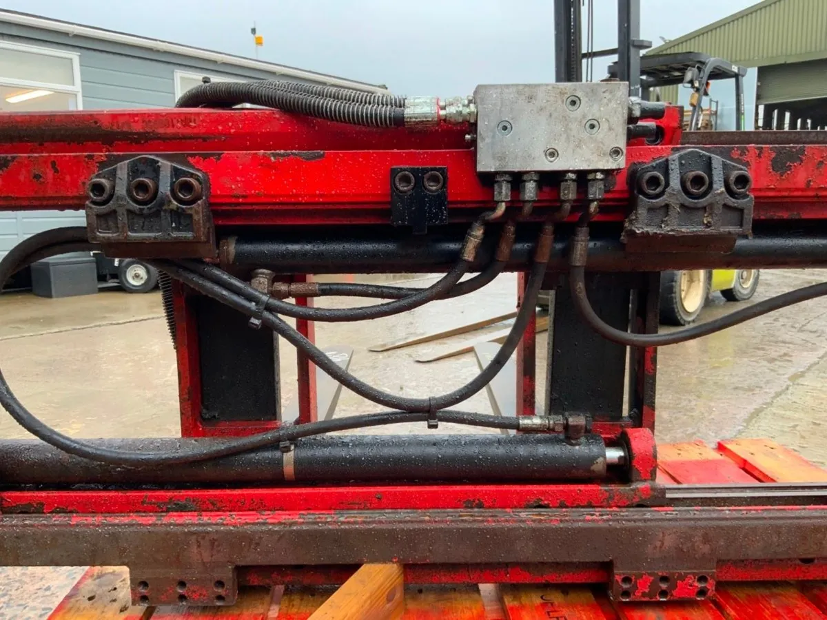 MEYER FORK LIFT SLIDING CARRIAGE..........619. - Image 1