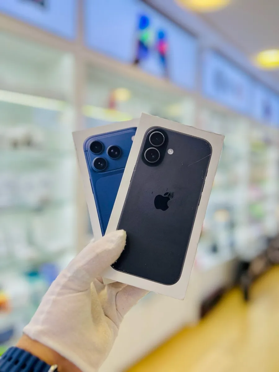 iPhone 17 256gb in Black - Image 2