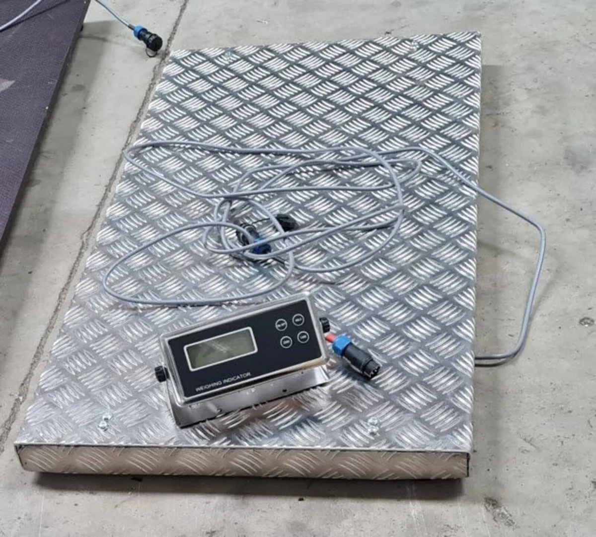 Platform scale 300kg capacity - Image 1