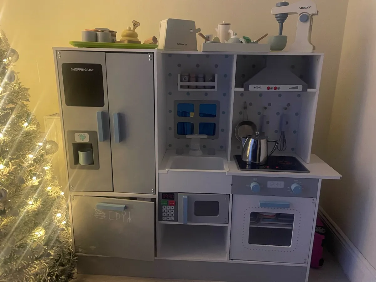 Child’s wooden kitchen - Image 1