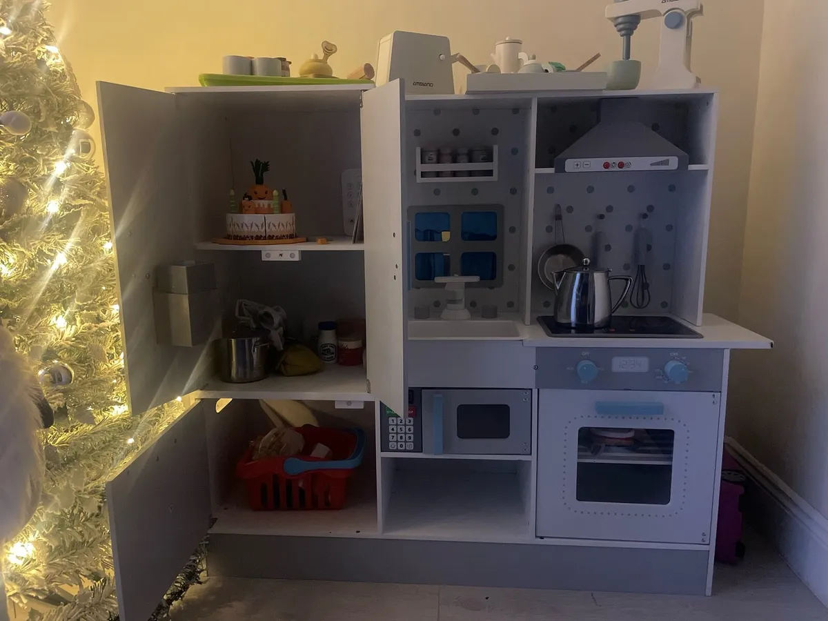 Child’s wooden kitchen - Image 2