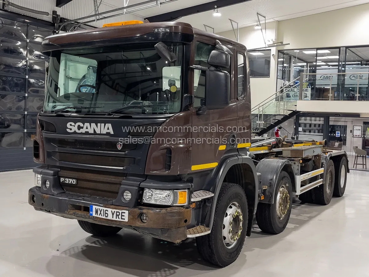 2016 (16) SCANIA P370 HOOK LOADER - Image 3