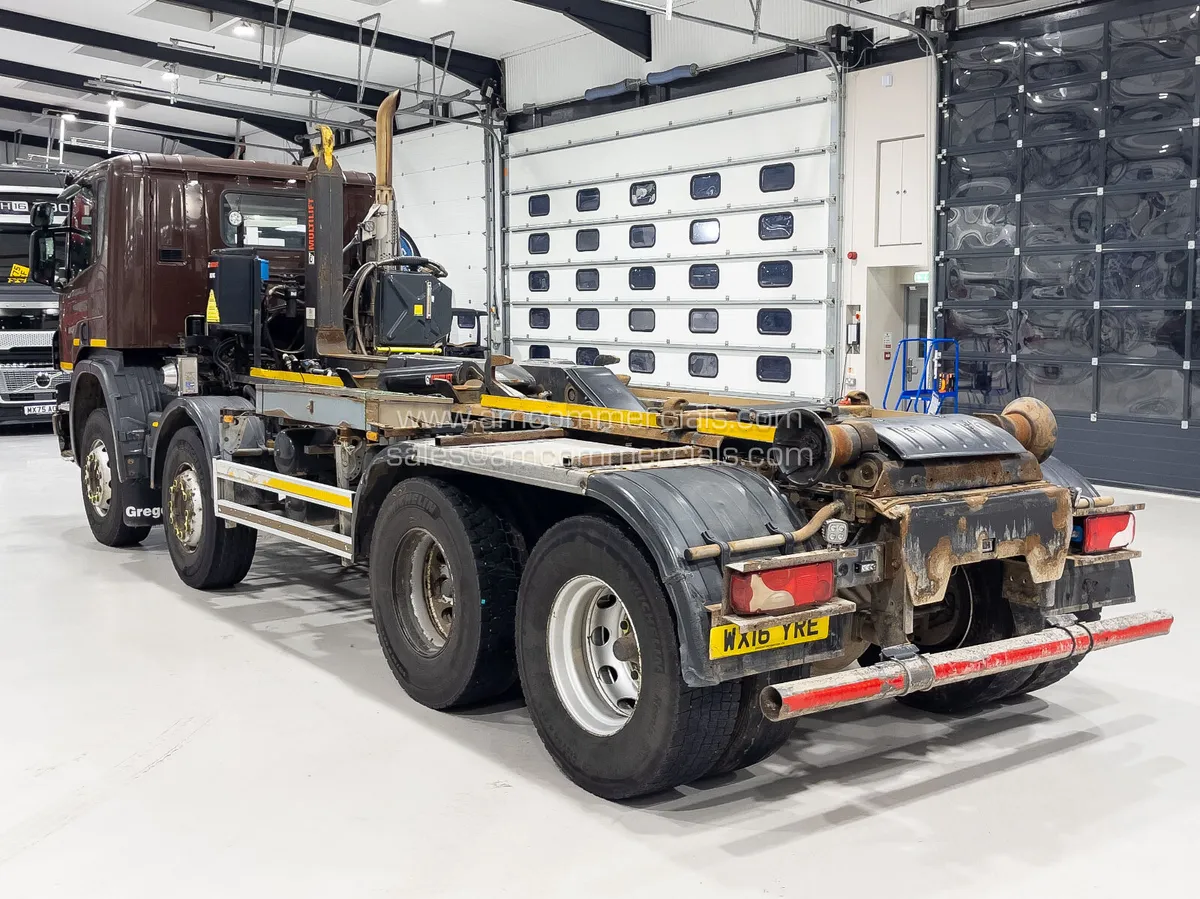 2016 (16) SCANIA P370 HOOK LOADER - Image 4