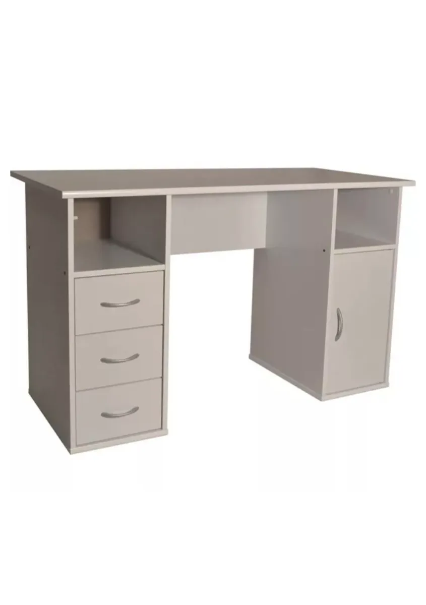 Study desk - Image 1