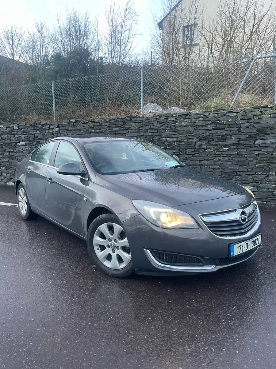 2017 Opel Insignia - Image 1