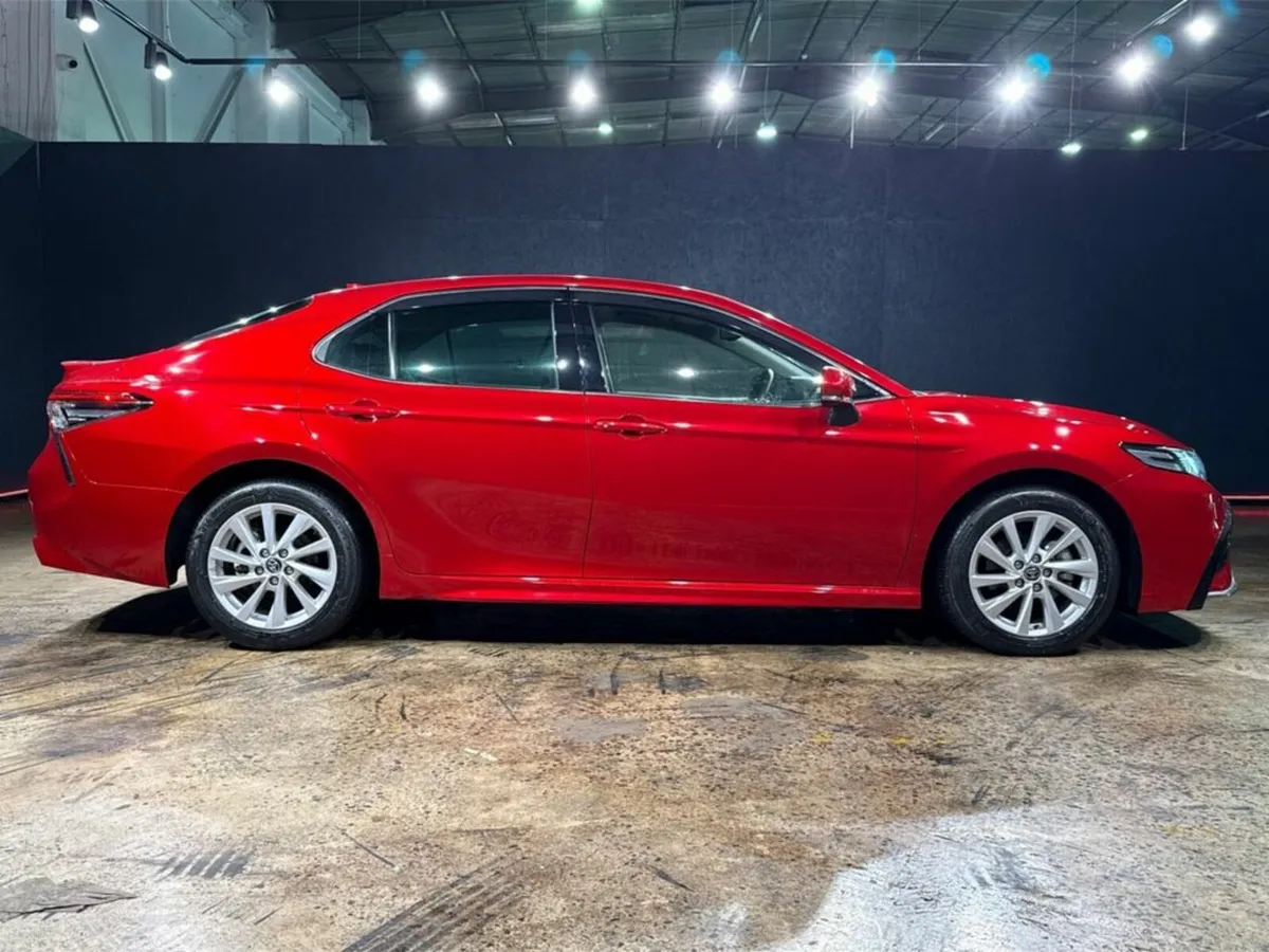 Toyota Camry 2.5 HYBRID - MULTI FUNCTION STEERING - Image 3