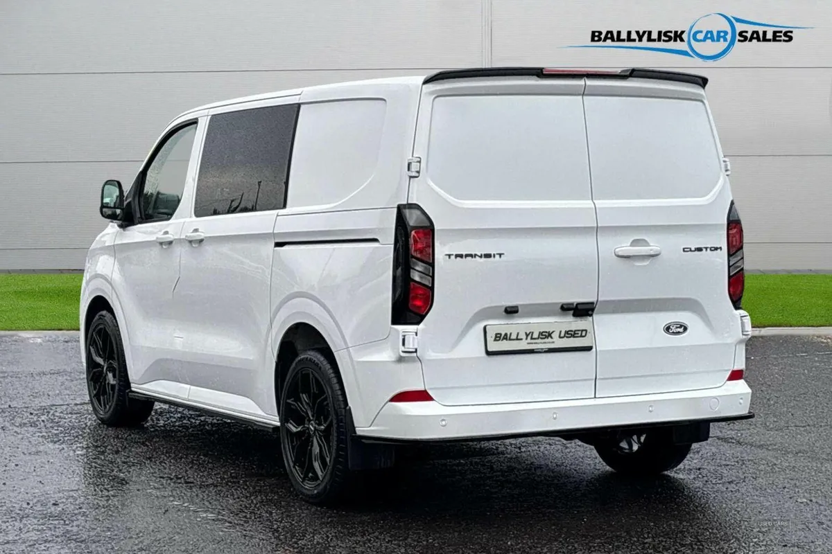 Ford Transit Custom 2.0 320 EcoBlue Limited Crew V - Image 2