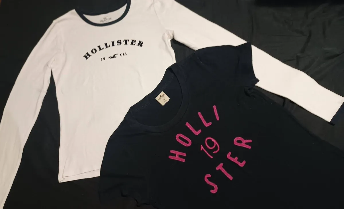 2 Women's Hollisters T-Shirts - Image 1