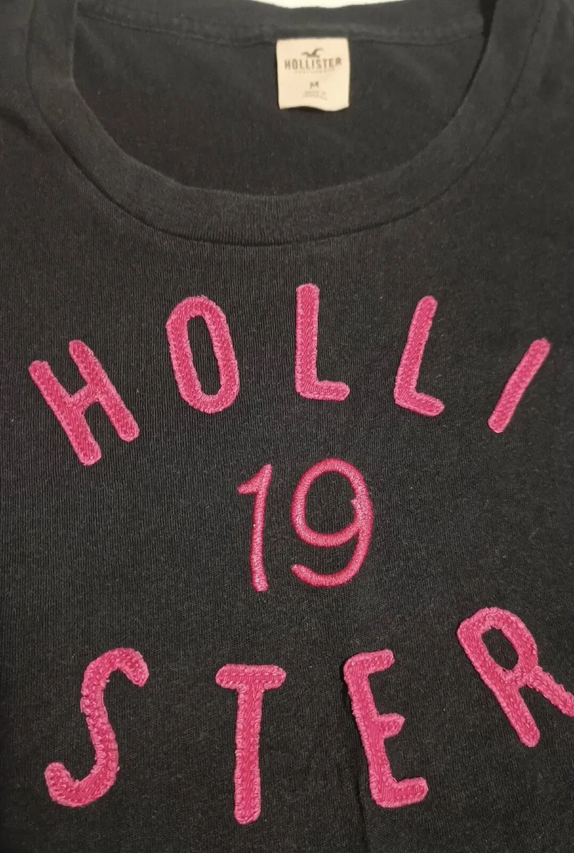 2 Women's Hollisters T-Shirts - Image 3