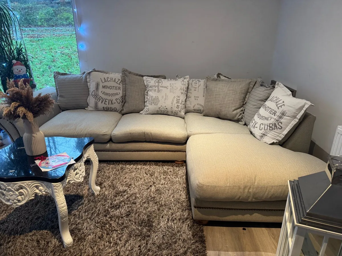 Reduced DFS corner suite+cuddle chair+ footstool - Image 2