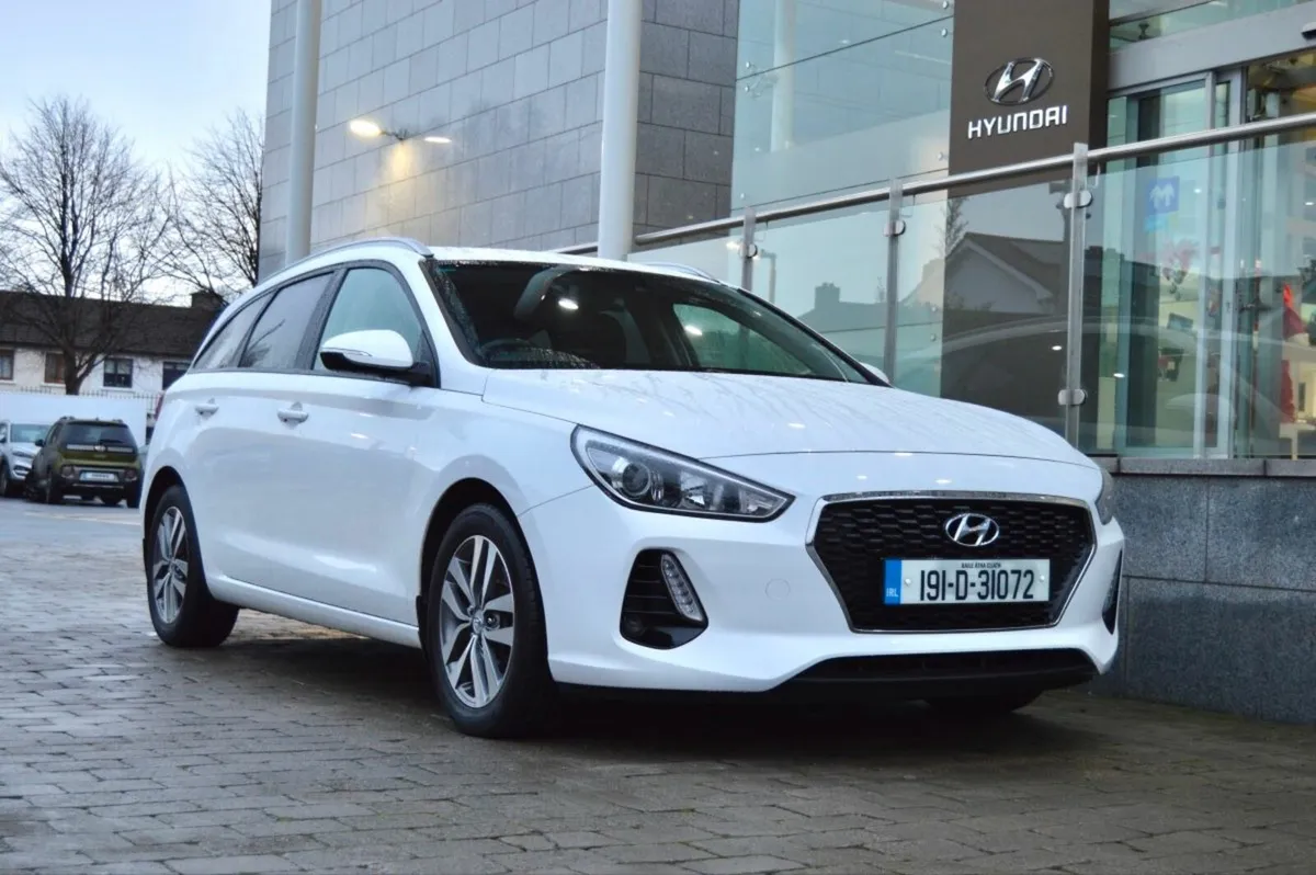 Hyundai i30 Tourer Petrol Deluxe Turbo - Image 3