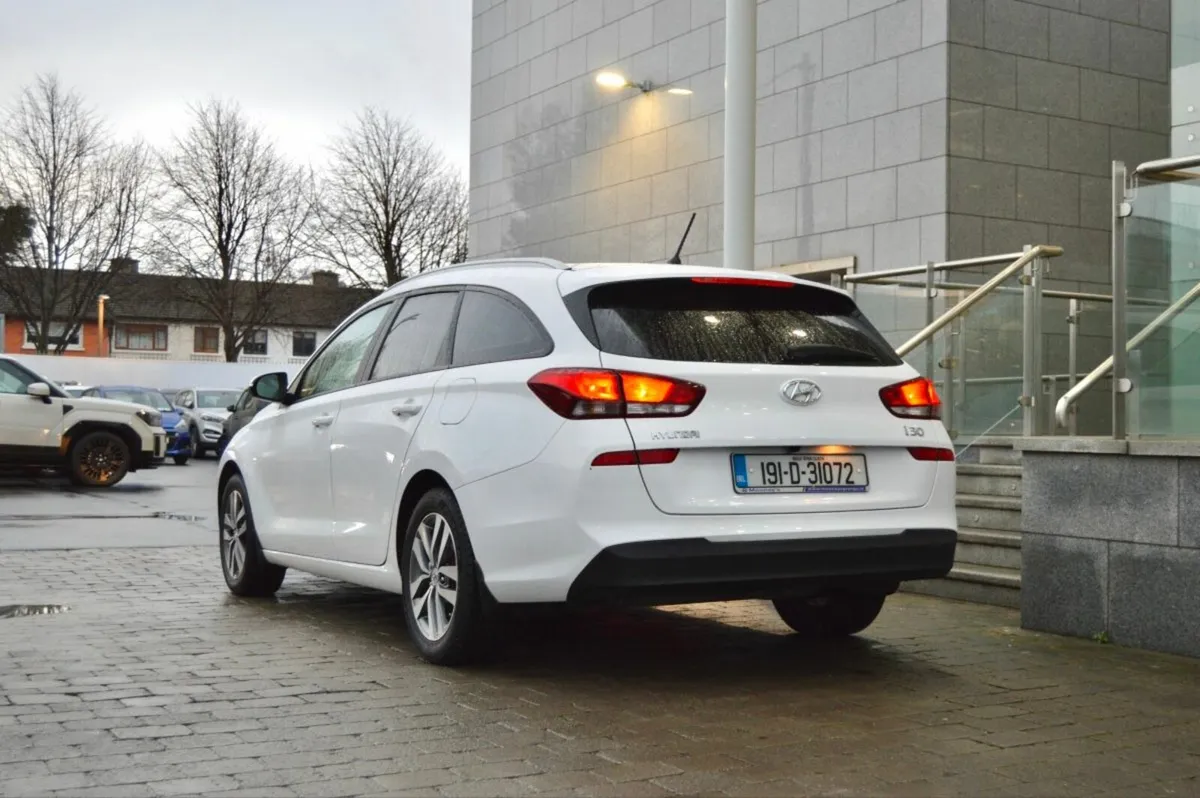 Hyundai i30 Tourer Petrol Deluxe Turbo - Image 4