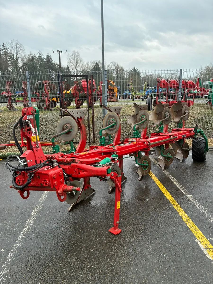 Kverneland ES 5 Furrow plough - Image 1
