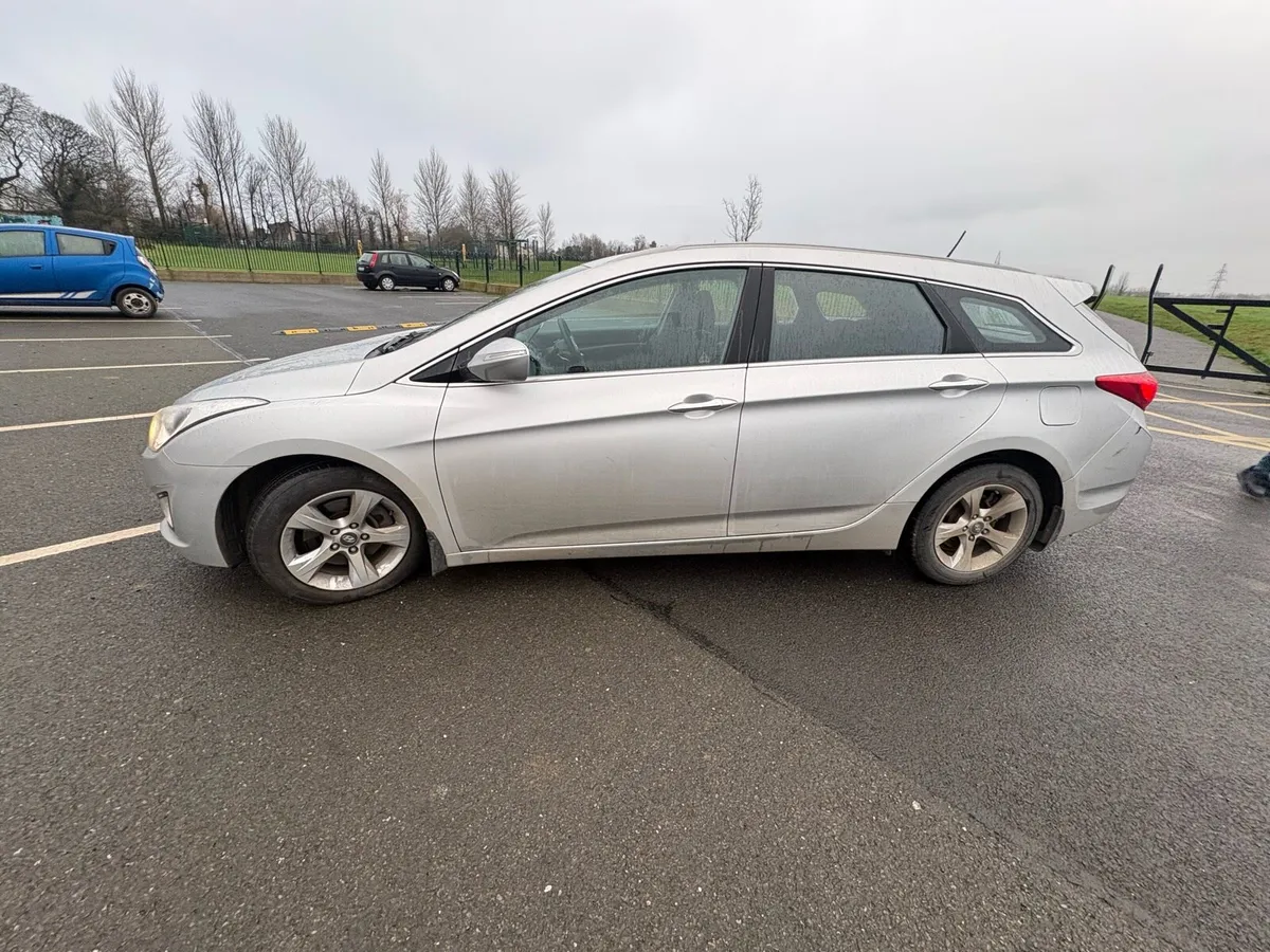 Hyundai i40 2013 perfect condotion nct 06.2026✅tax - Image 2