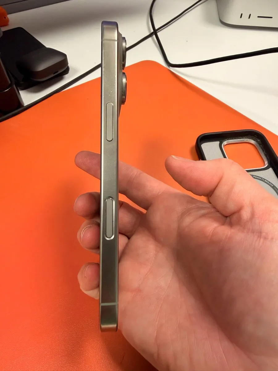 iPhone 16 Pro - Silver - Image 3