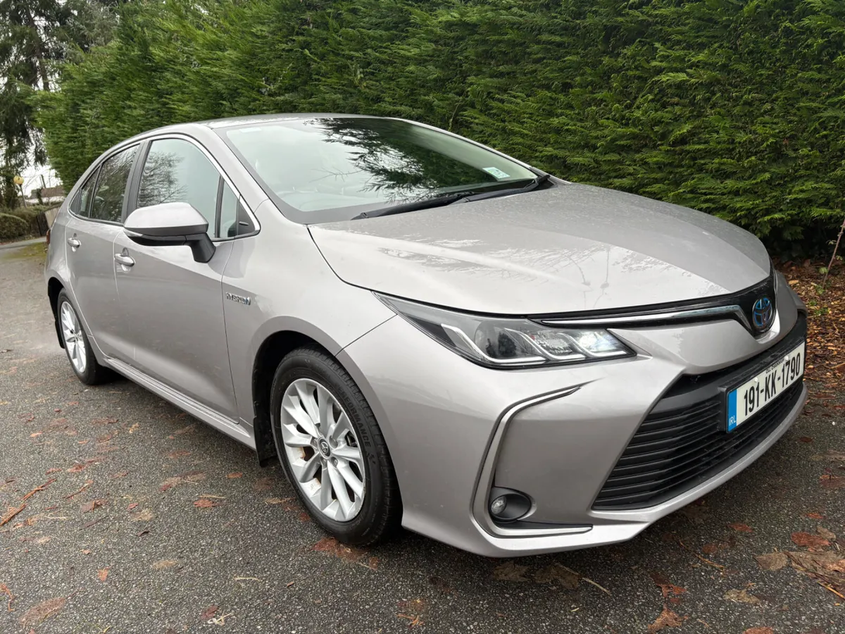 Toyota Corolla 2019 Hybrid - Image 2