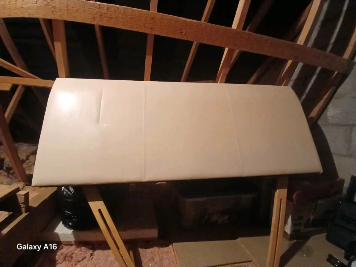 Bed headboard - Image 1