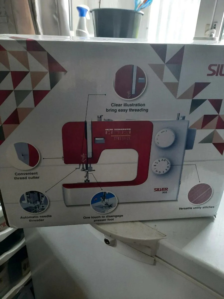 Silver sewing machine - Image 1