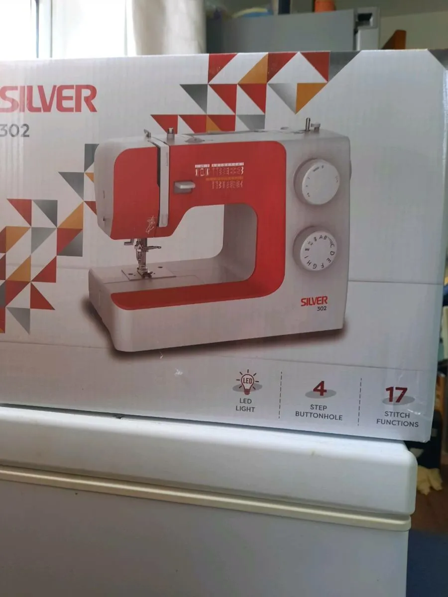Silver sewing machine - Image 2