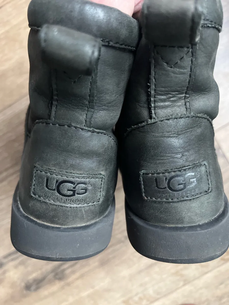 Vibram Real UGG Size 2-3 - Image 1