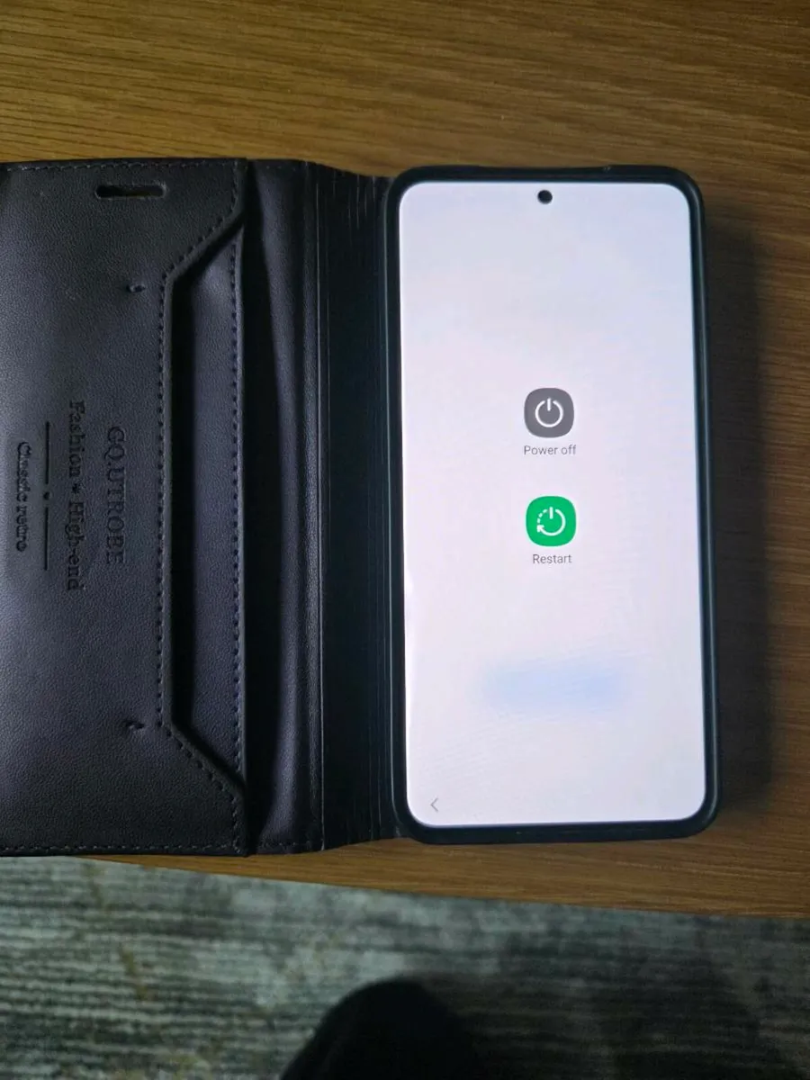 Samsung S22 - Image 3