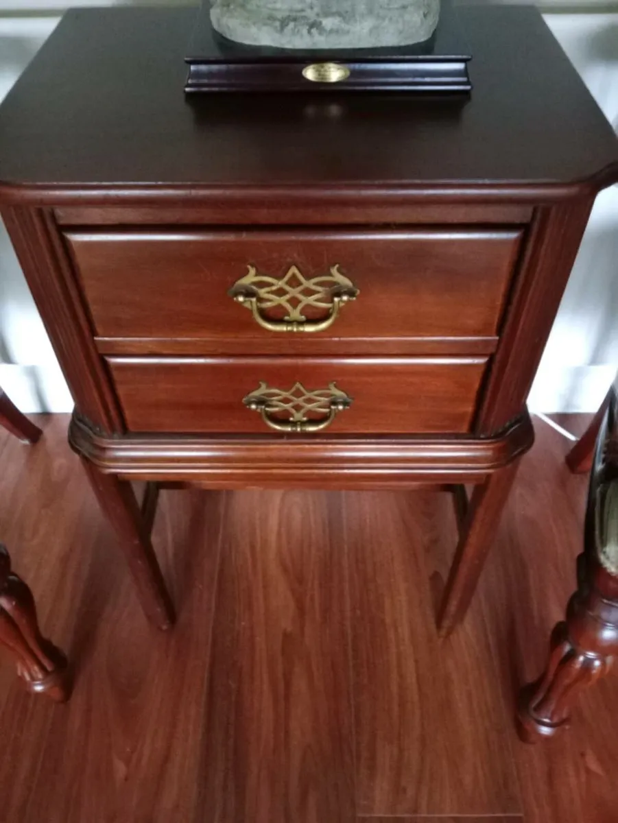 Mahogany side table - Image 2