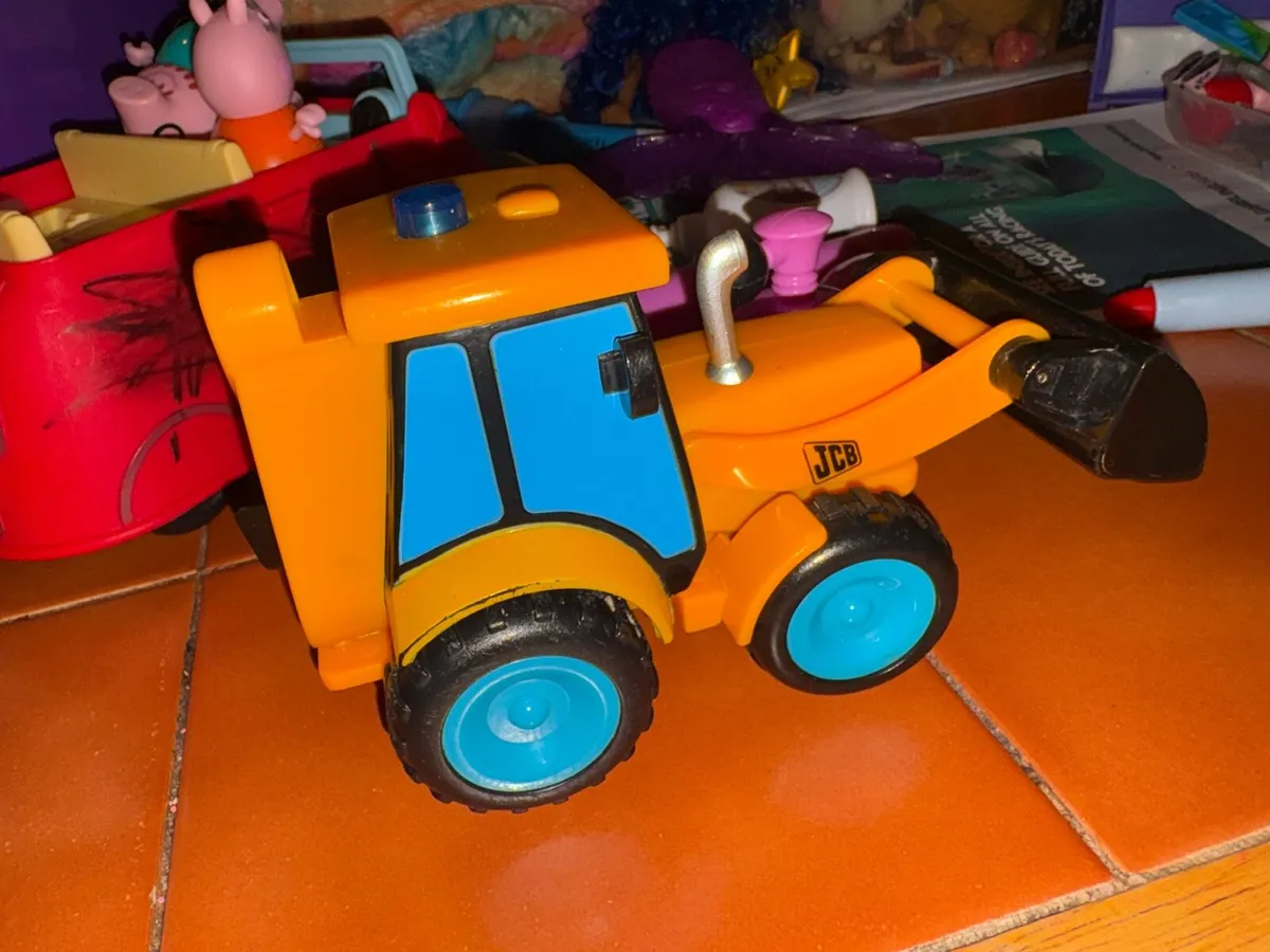 Toy vehicles - Image 1