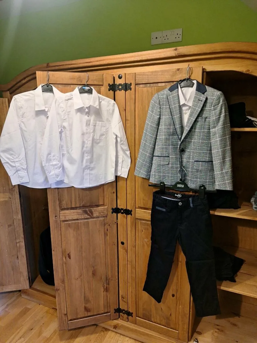 Kids suit/clothing - Image 2