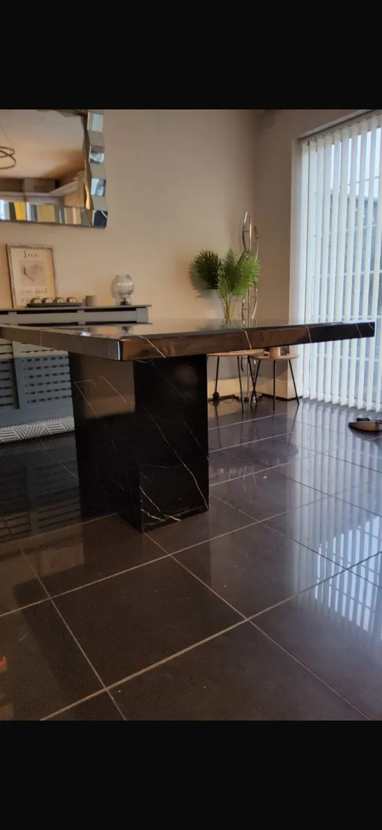 Marble dining table - Image 2