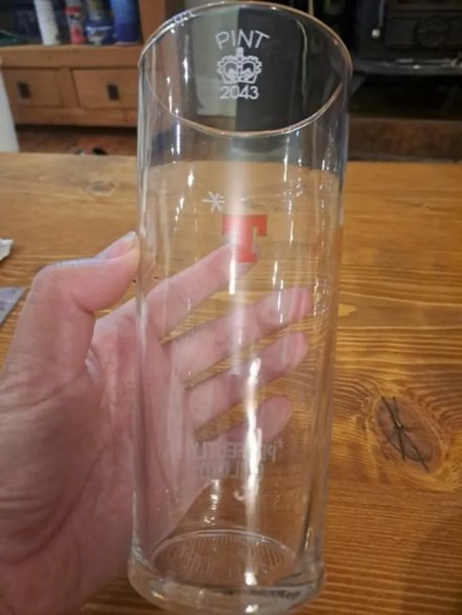 Vintage Tennents Lager pint glass - Image 3