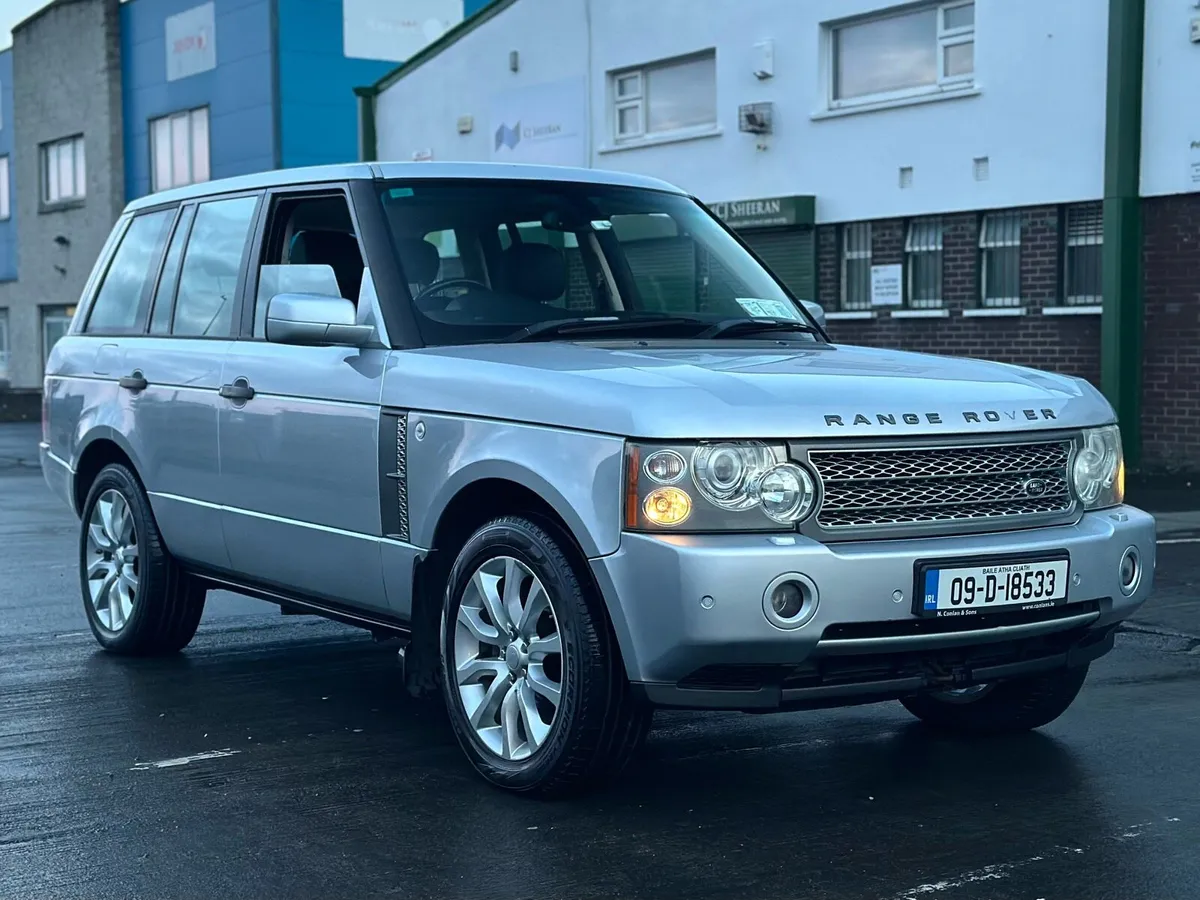 2009 LandRover RangeRover Vogue TDV8 HSE Crew Cab - Image 1