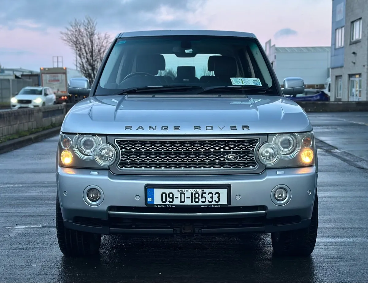 2009 LandRover RangeRover Vogue TDV8 HSE Crew Cab - Image 2