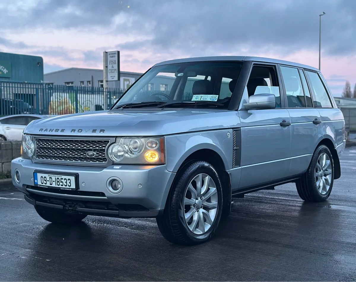 2009 LandRover RangeRover Vogue TDV8 HSE Crew Cab - Image 3