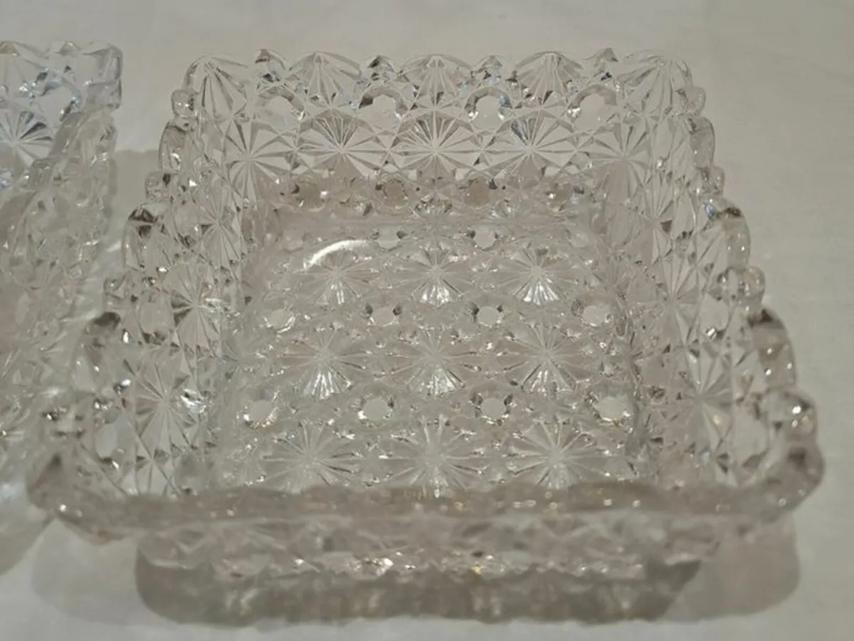 Vintage Daisy and button clear glass dish - Image 3