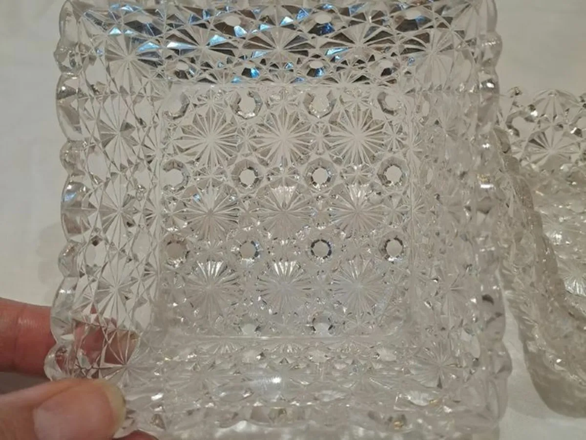 Vintage Daisy and button clear glass dish - Image 4