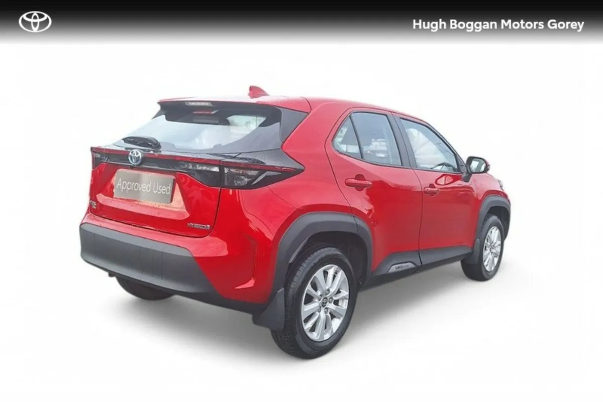 Toyota Yaris CR LUNA 4DR AUTO CROSS - Image 2