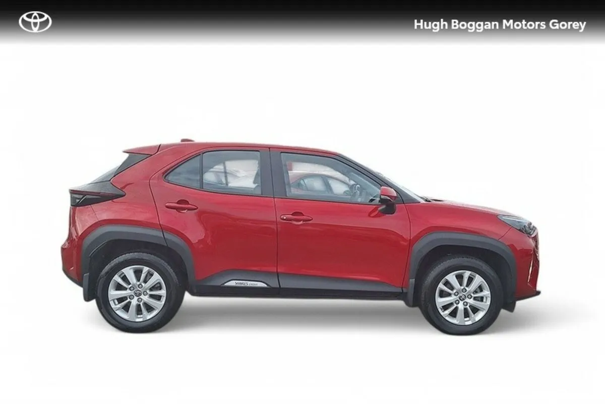 Toyota Yaris CR LUNA 4DR AUTO CROSS - Image 3