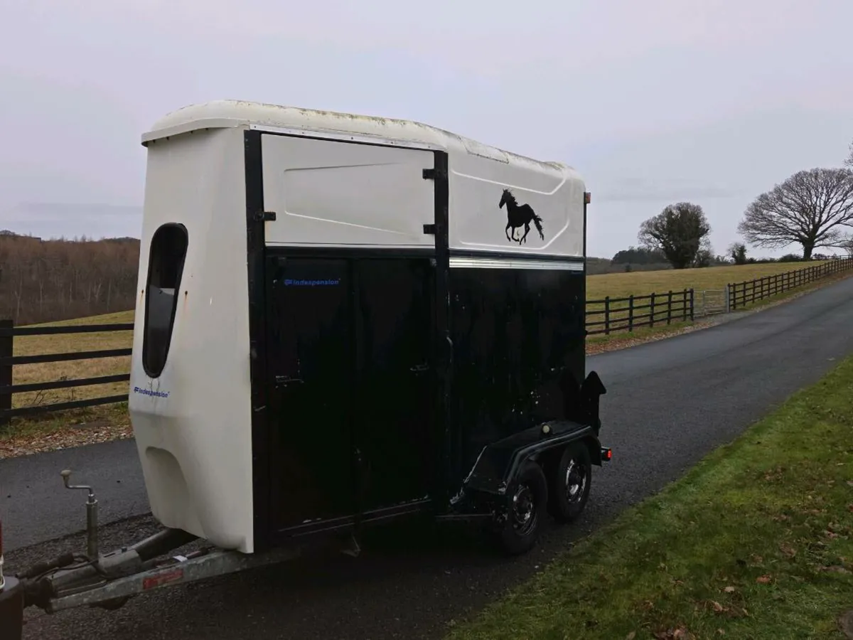 Indespension horse trailer - Image 1