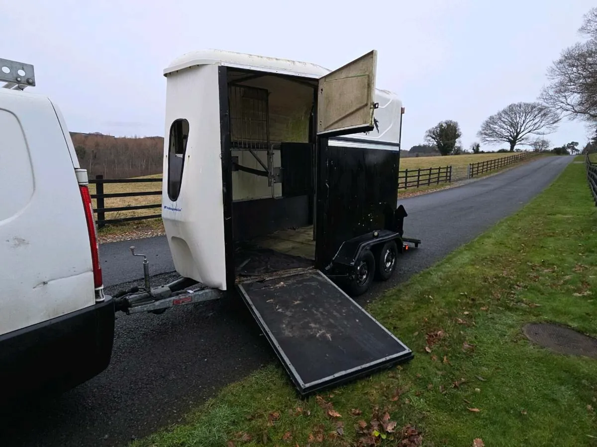 Indespension horse trailer - Image 2