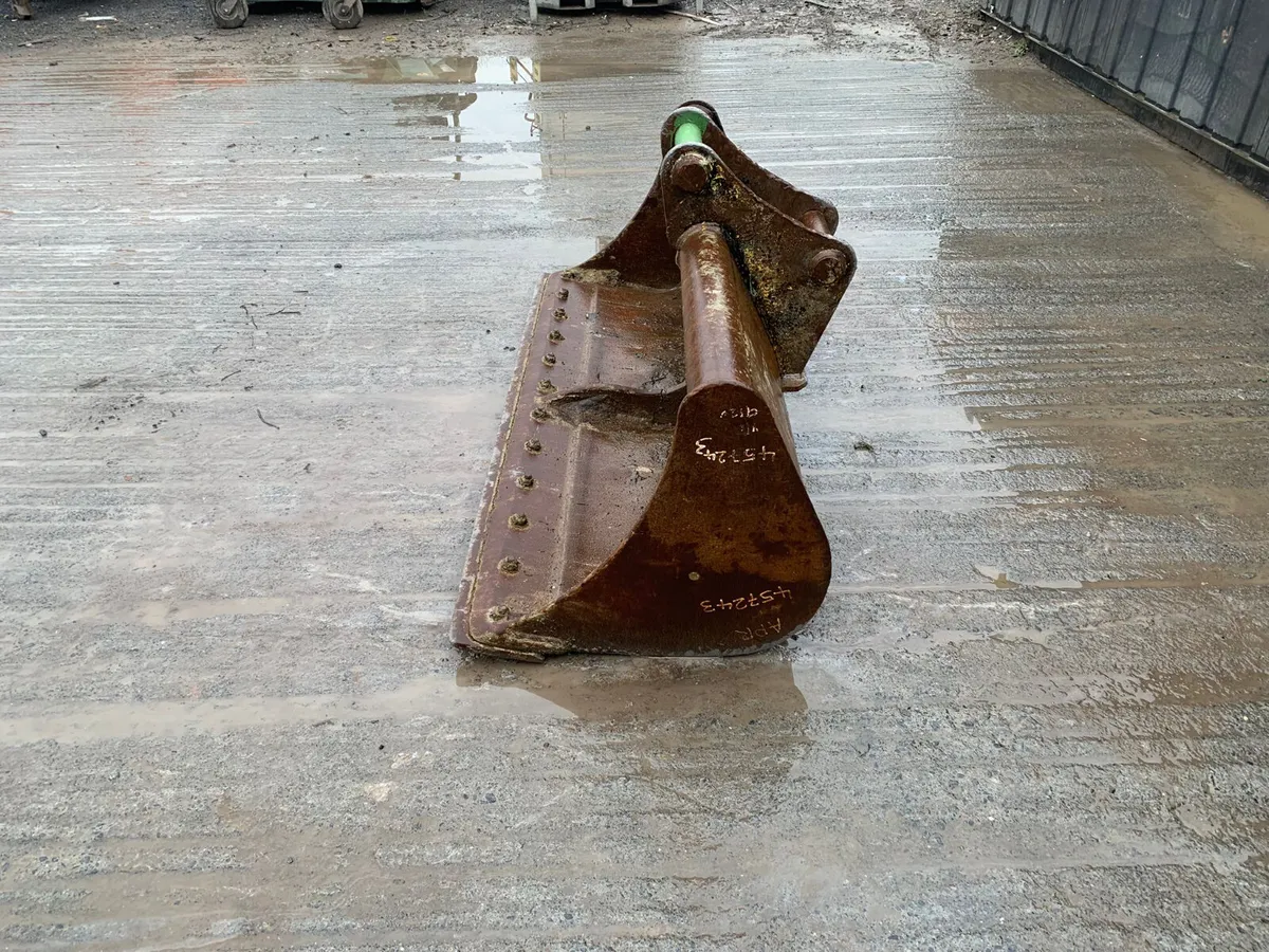 2FT 6 Digger Bucket – 60mm Pins | 310mm Centres - Image 4