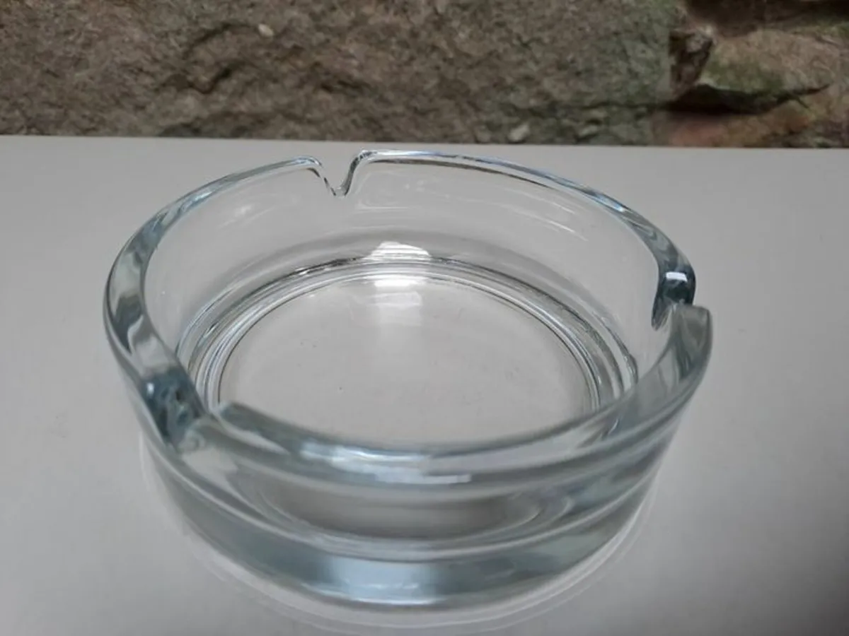 Glass ashtray - Image 2