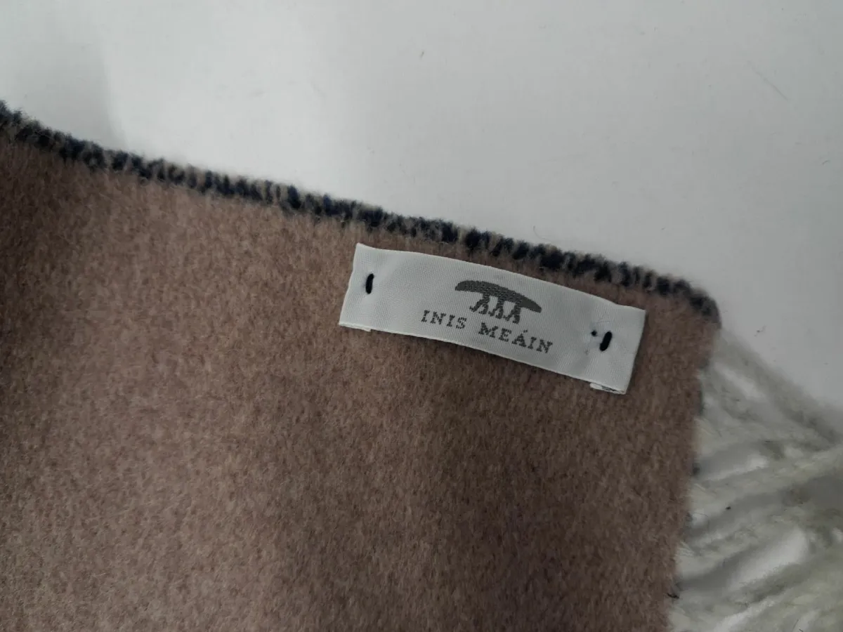 Online Auction Of A Navy/Brown Blanket & More! - Image 4