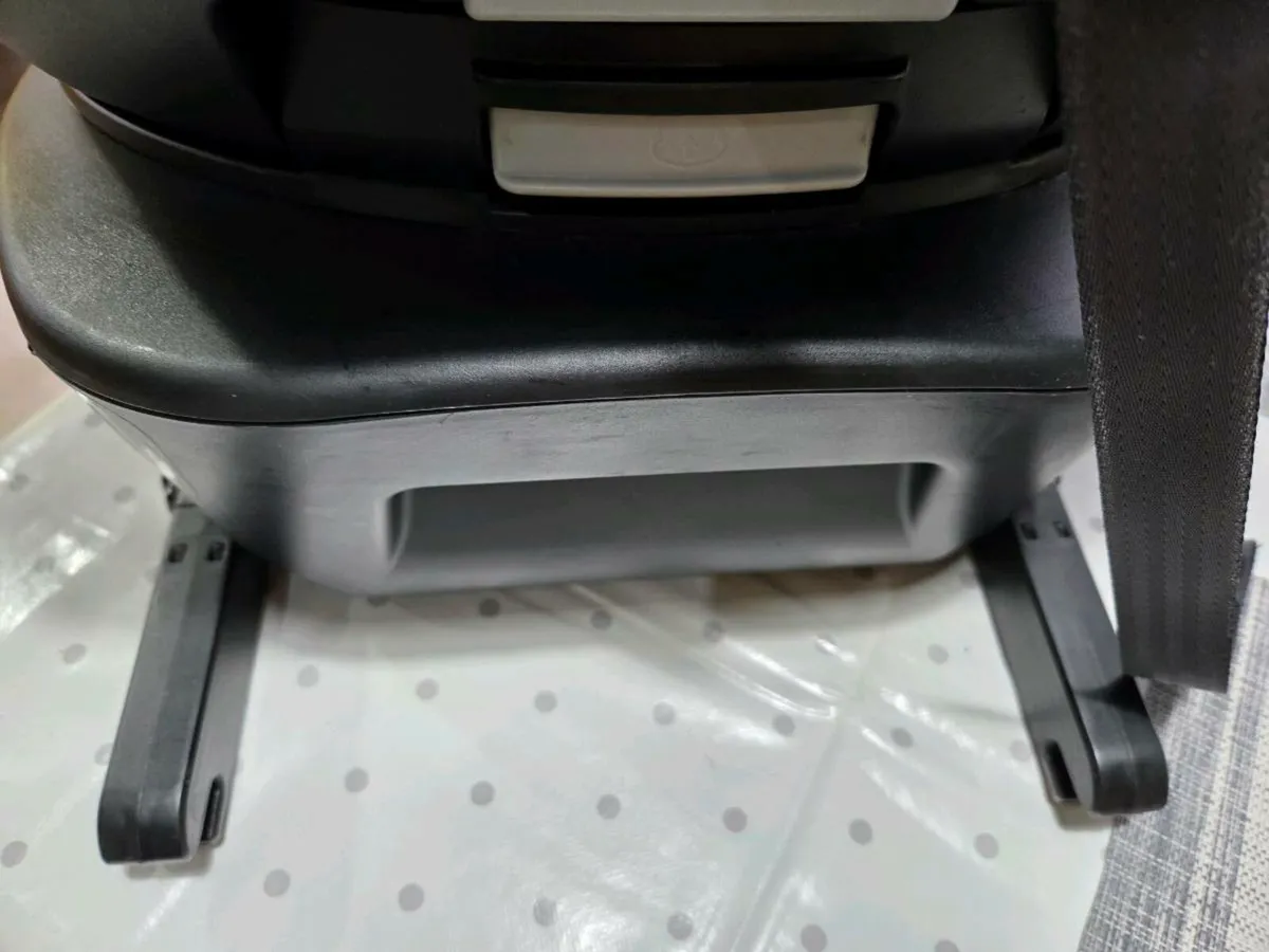 Joie 360 car seat - Image 2