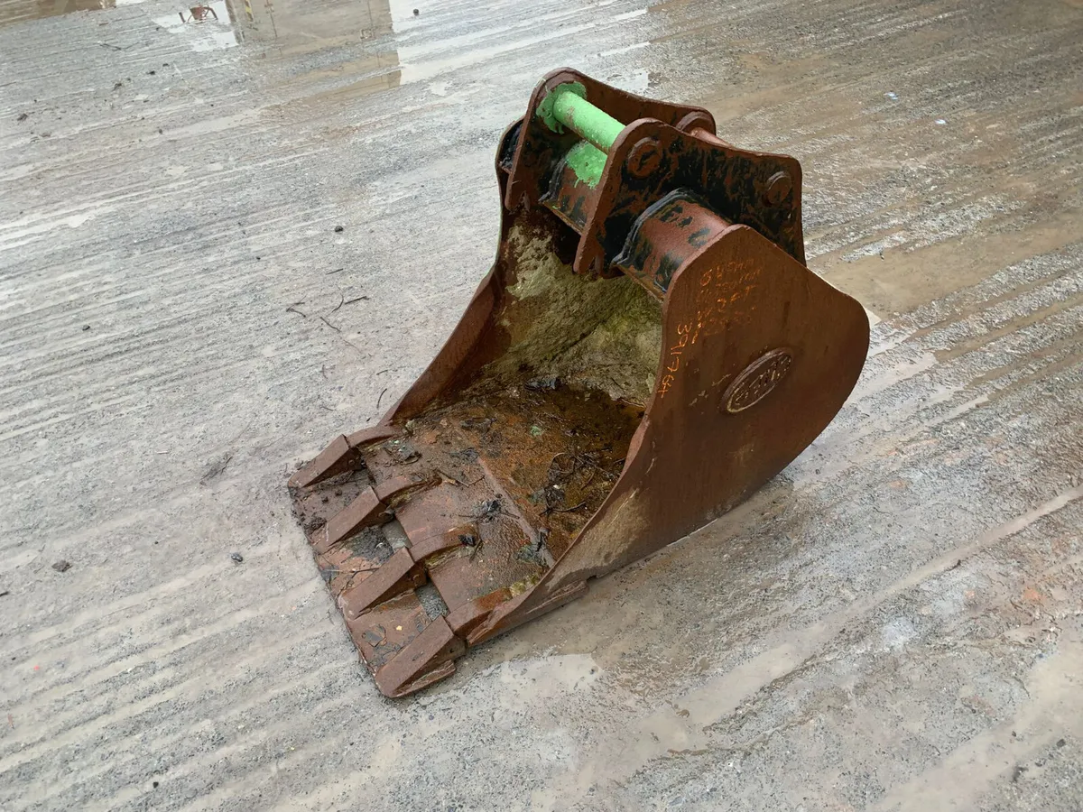 2FT Digger Bucket – 50mm Pins | 320mm Centres - Image 3