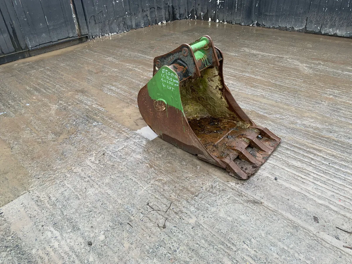 2FT Digger Bucket – 50mm Pins | 320mm Centres - Image 1