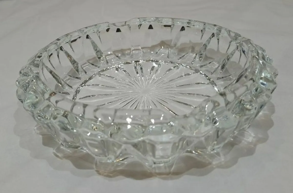 Cut glass ashtray - Image 3