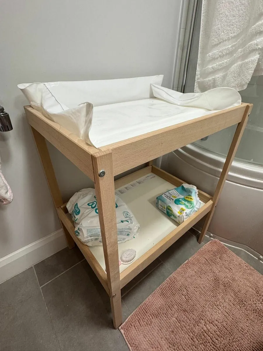 Baby changing unit